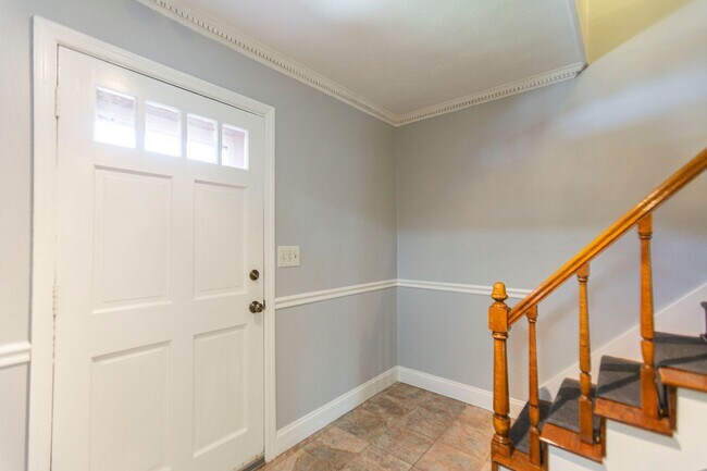 Building Photo - 2bd Townhome in the Heart of Tucker