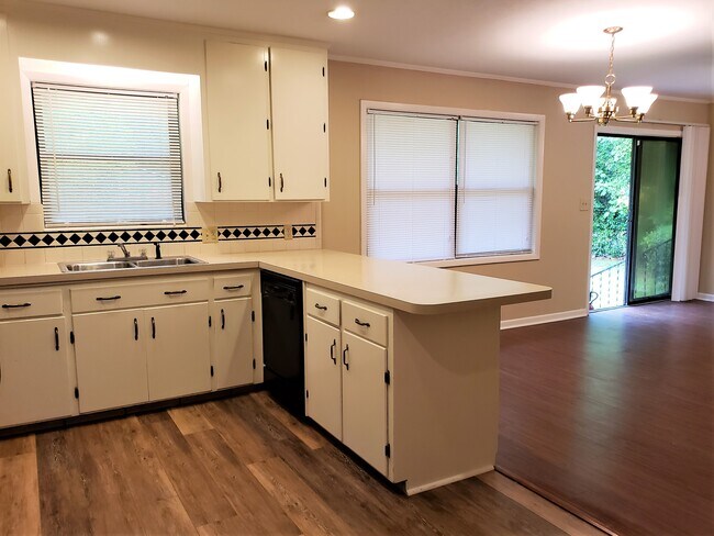 Building Photo - 2318 Vinkara Dr