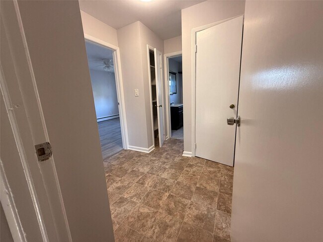 Building Photo - 215 Campagnoli Ave