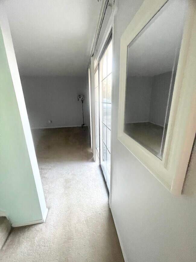 Building Photo - 720 Coventry Ln