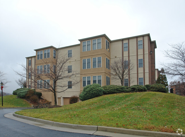 Building Photo - The Glen