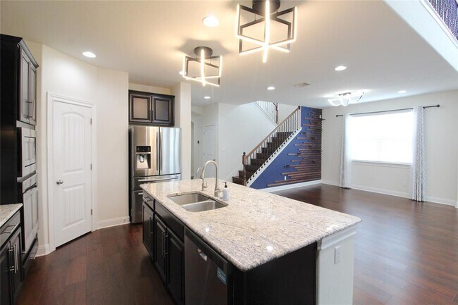 Building Photo - 5800 Viejo Dr