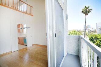 Building Photo - Sunlight Galore 2 Bed / 3Bath + Loft + Sundeck Condo in Westwood!