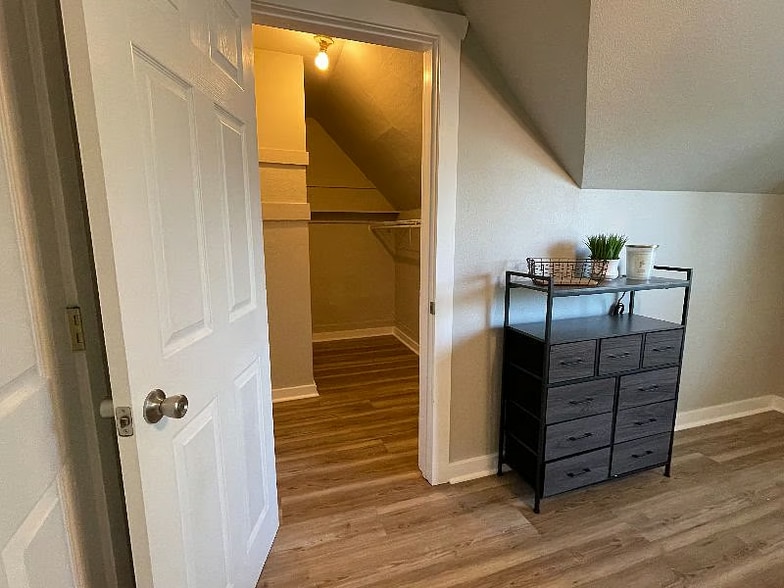 Building Photo - 1001 N Elm St