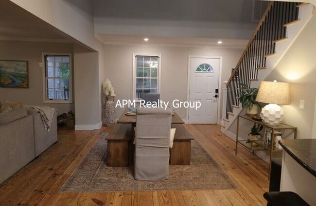 Building Photo - Private Country Feel Close to Downtown Chapin