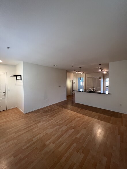 Building Photo - 285 N Ventura Ave