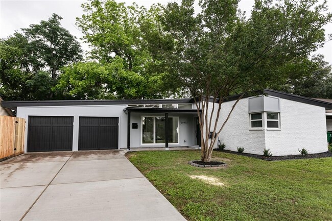 Building Photo - 10937 Greenwillow Dr