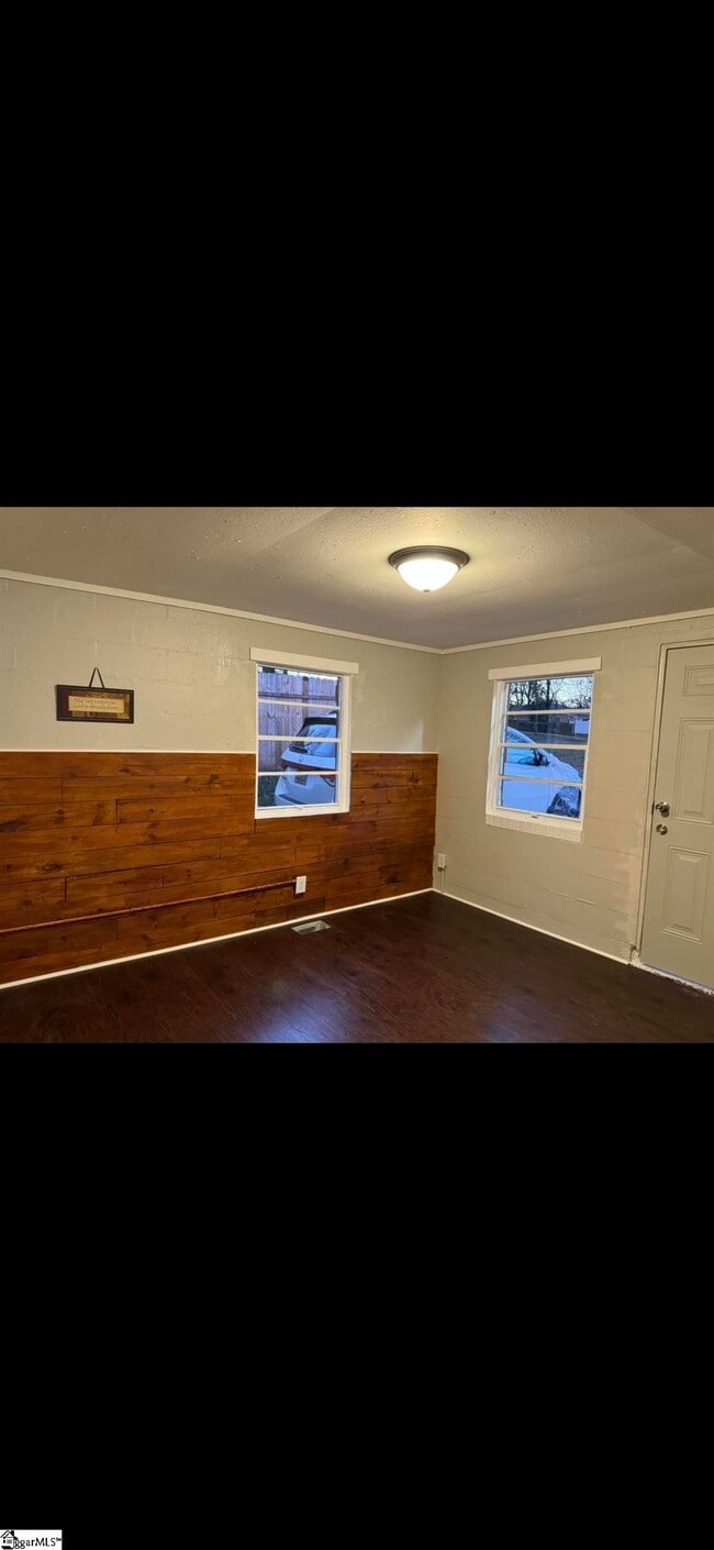 Building Photo - 212 Short Peeler St