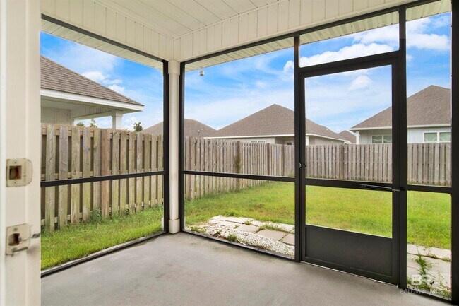 Building Photo - 390 Gemini St