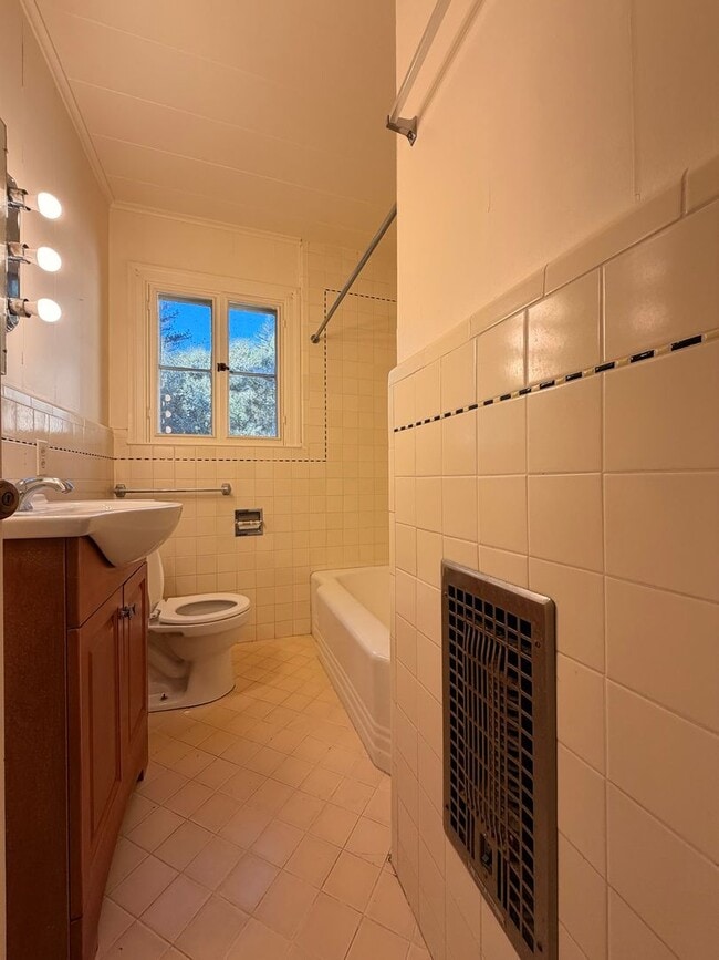 Building Photo - 809 Browns Valley Rd