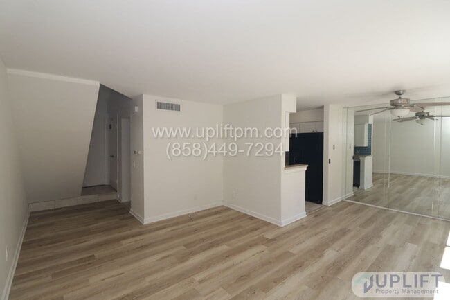 Building Photo - 2 bed 1.5 Bath Condo Available Soon