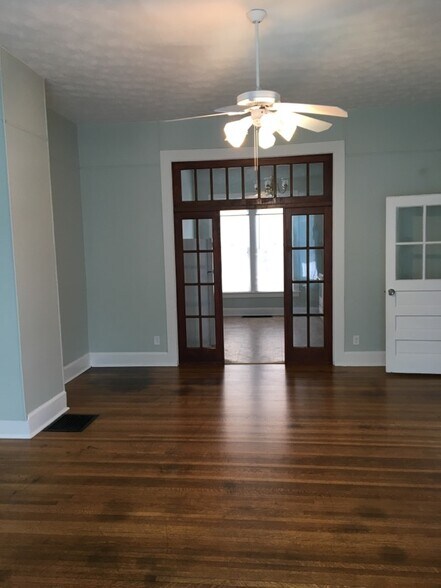 Building Photo - 900 N 10th St