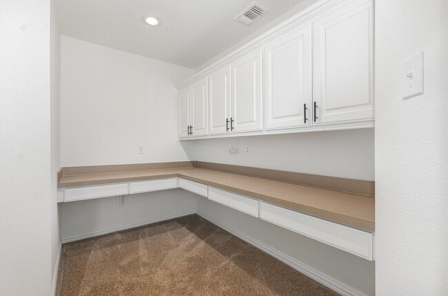 Building Photo - 2295 Sandy Creek Dr
