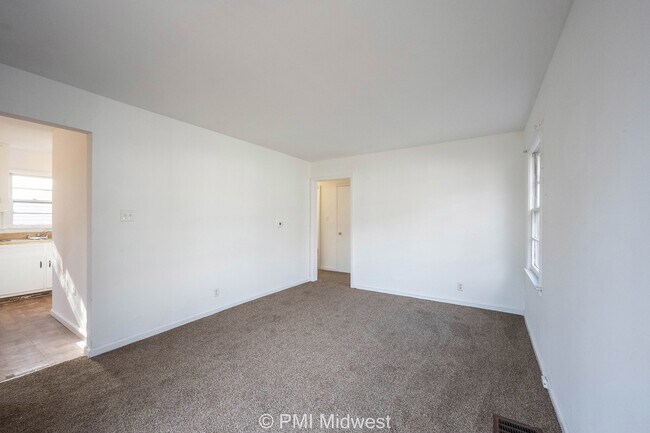 Building Photo - 4426 Kingsley Dr