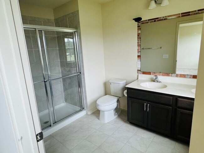 Building Photo - Spacious 3BR Townhome in Middletown