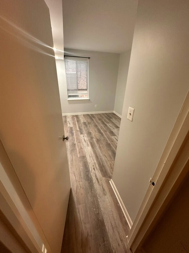 Building Photo - 2204 Castle Rock Square