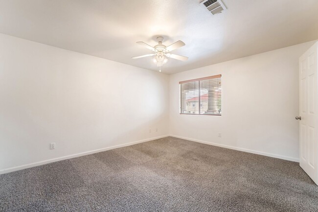 Building Photo - Charming Home in Henderson!