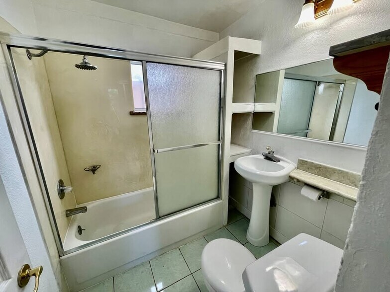 Building Photo - 475 Newton Ave