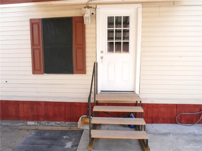 Building Photo - 36 Oliva St