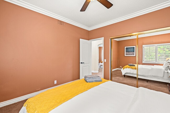 Building Photo - Elegant 5BR Furnished Estate with Pool & G...