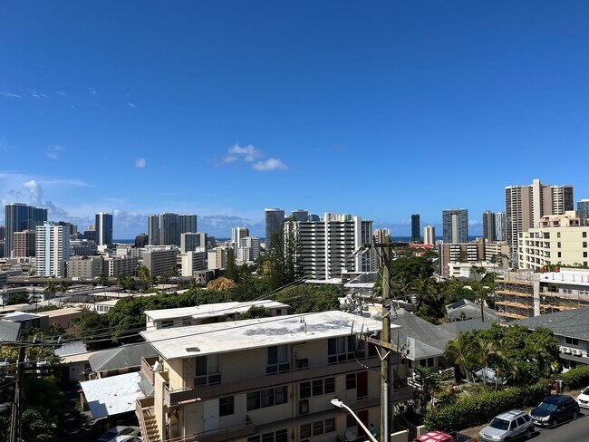 Building Photo - Makikilani Plaza Studio w/ 1 parking stall.  Avail 6/30/26