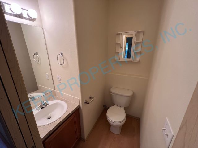 Building Photo - 1 Bd / 1.5 Bth - Skylight - Gas Fireplace ...