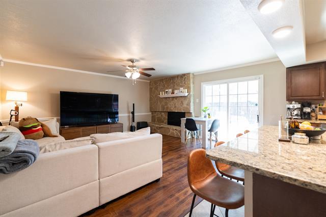 Building Photo - 5000 Latham Dr