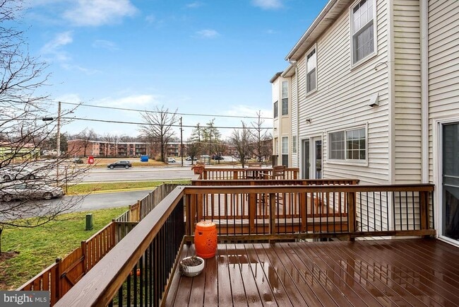 Building Photo - 8549 Towne Manor Ct