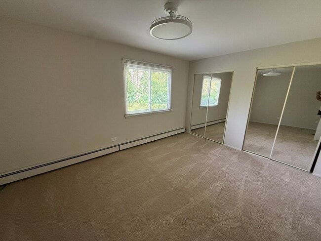 Building Photo - 9S220 Lake Dr