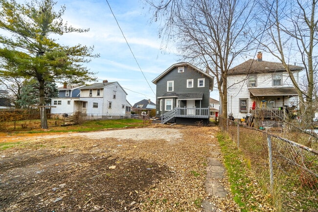 Building Photo - 210 Brehl Ave