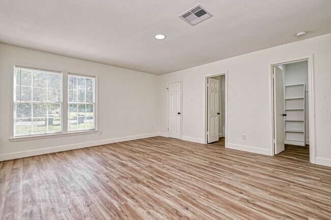 Building Photo - 5609 Denmark St