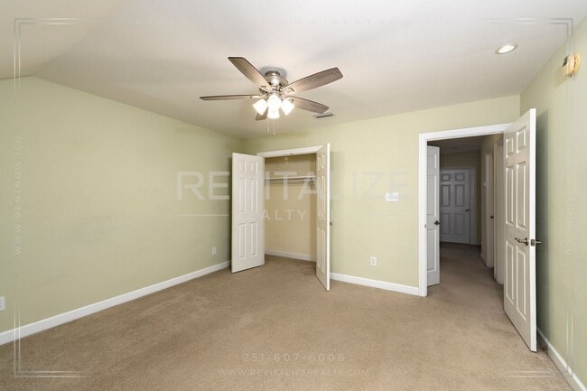 Building Photo - 3 Bed 3 Bath Townhome in West Mobile