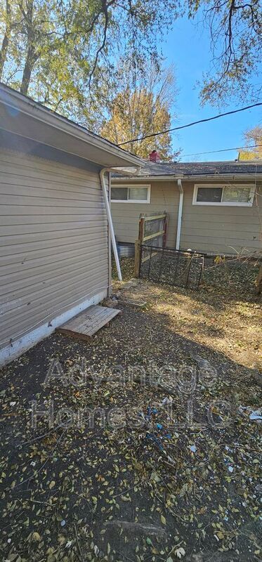 Building Photo - 7504 E 112th St