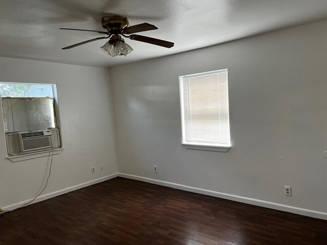 Building Photo - 4817 12th Unit A St