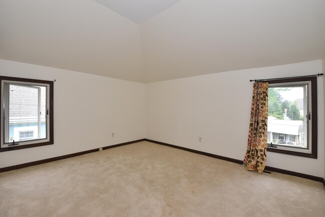 Building Photo - 661 S Lake Shore Dr