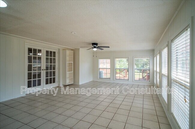 Building Photo - 2524 Chickasaw Dr