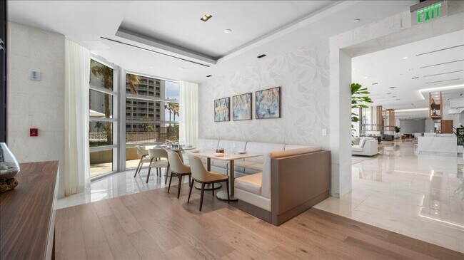 Building Photo - 3100 N Ocean Dr