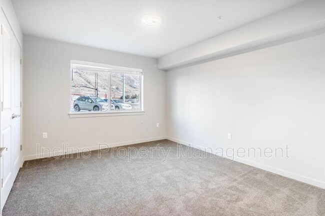 Building Photo - 184 N Lone Rock Dr