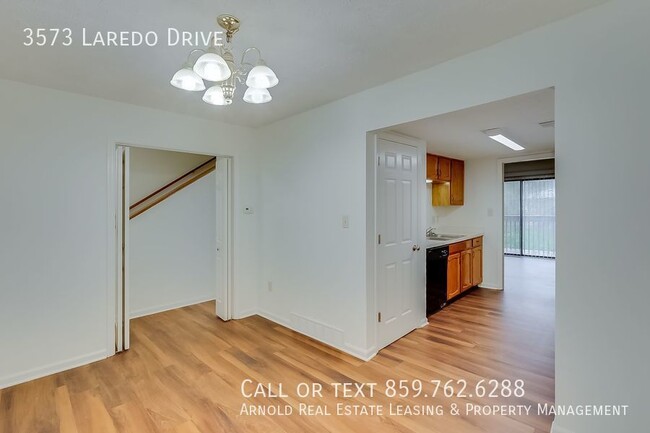 Building Photo - New 2 Bedroom 1.5 Bath Listing!