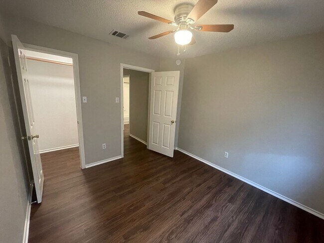 Building Photo - 3625 Cheyenne St