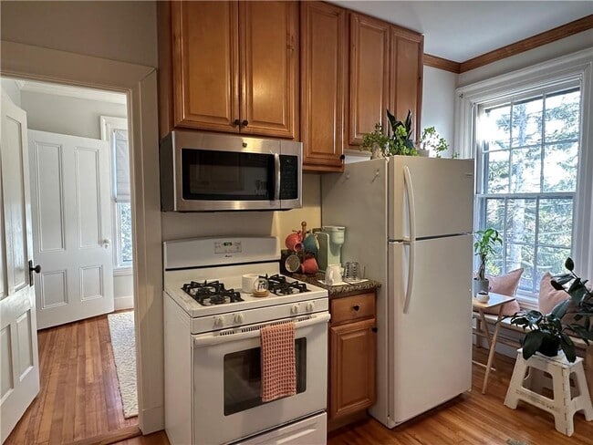 Building Photo - 5 Record St