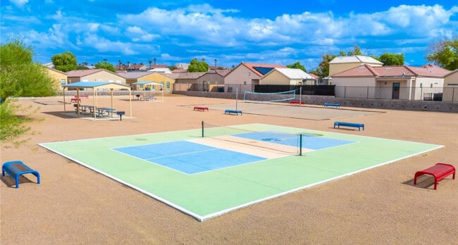 Building Photo - 2412 Village Dr