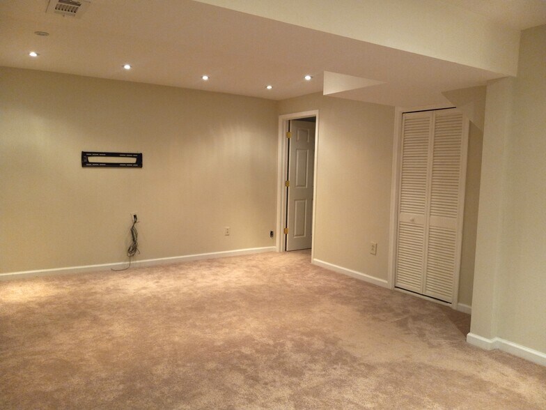 Building Photo - 6146 Franconia Station Ln