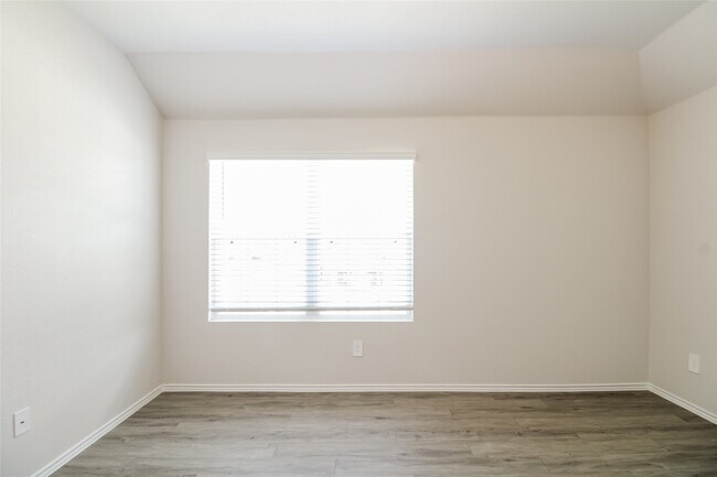 Building Photo - 2430 Flathead Dr