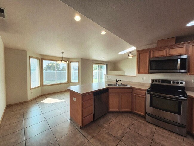 Building Photo - 5822 Austin Ct
