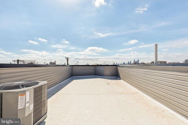 Building Photo - 415 W York St