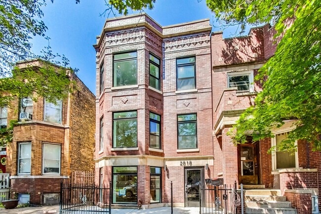 Primary Photo - 2818 W Fletcher St