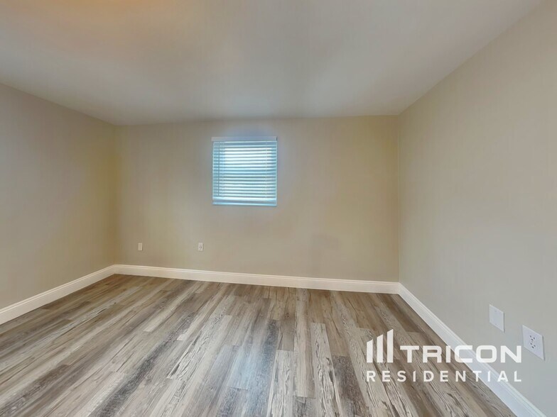 Building Photo - 1715 Scott St