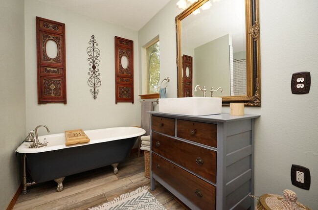 Building Photo - Charming Home in Poquito Bayou – A Nature ...