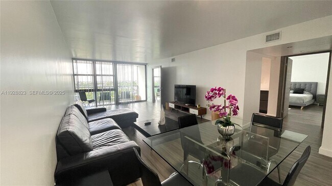 Building Photo - 800 Parkview Dr